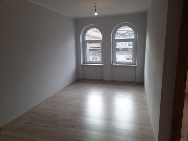 Mieszkanie 3-pokojowe Legnica, ul. Senatorska. Zdjęcie 1