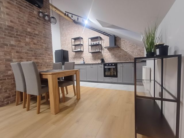 Mieszkanie 3-pokojowe Marki Zieleniec, ul. Wilcza. Zdjęcie 1