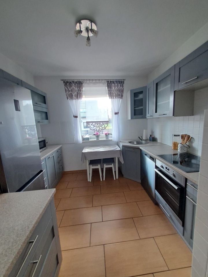 dom wolnostojący, 5 pokoi Dąbrówka-Ług, ul. Bajkowa. Zdjęcie 7