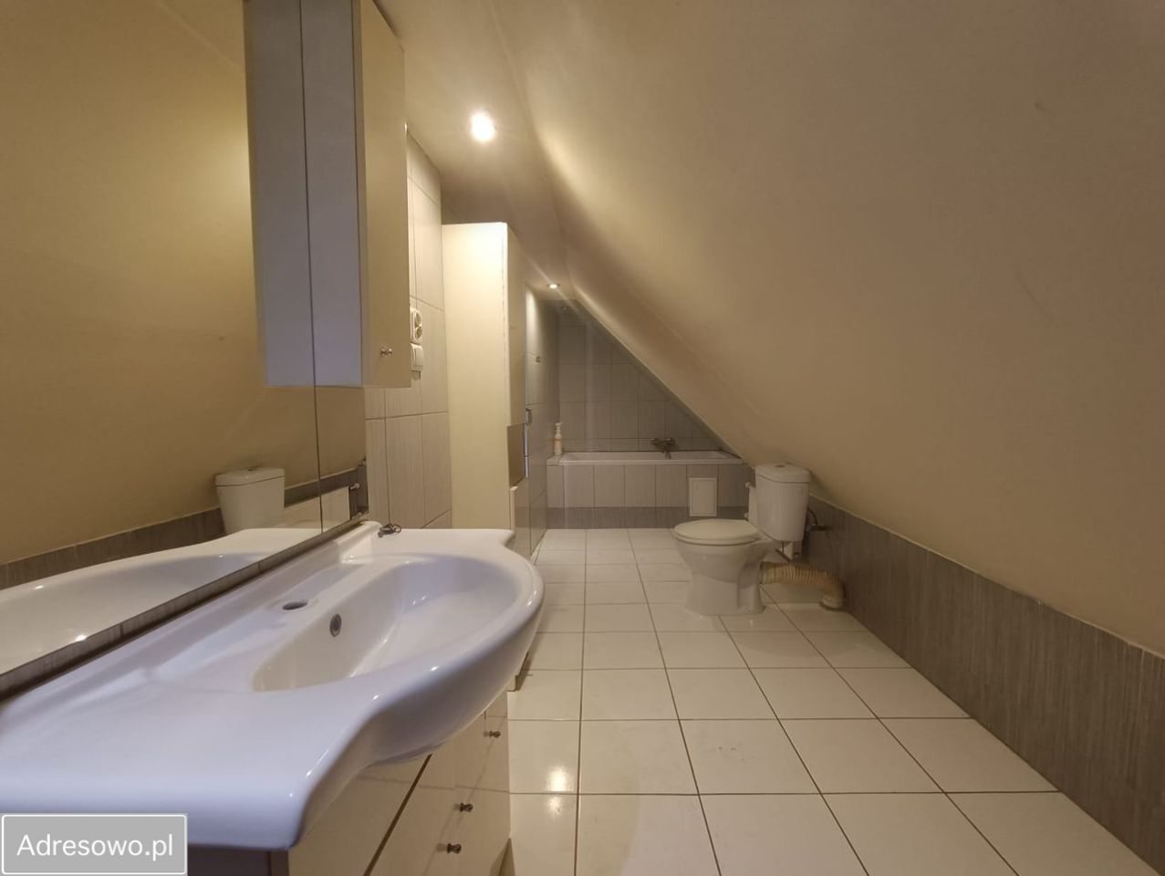 dom wolnostojący, 5 pokoi Godzikowice. Zdjęcie 19