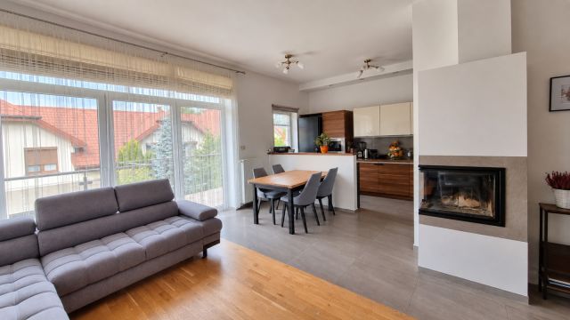 Mieszkanie 4-pokojowe Warszawa Wawer, ul. Poprawna. Zdjęcie 1