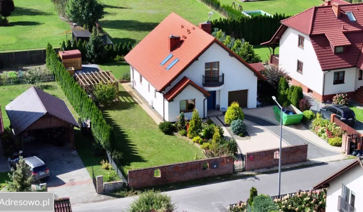 dom wolnostojący, 5 pokoi Jelcz-Laskowice, ul. Zacisze