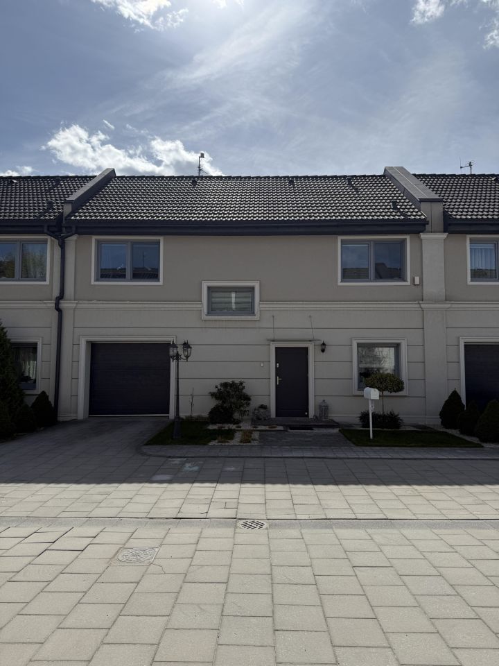 dom szeregowy, 4 pokoje Kamieniec Wrocławski, ul. Porzeczkowa. Zdjęcie 1