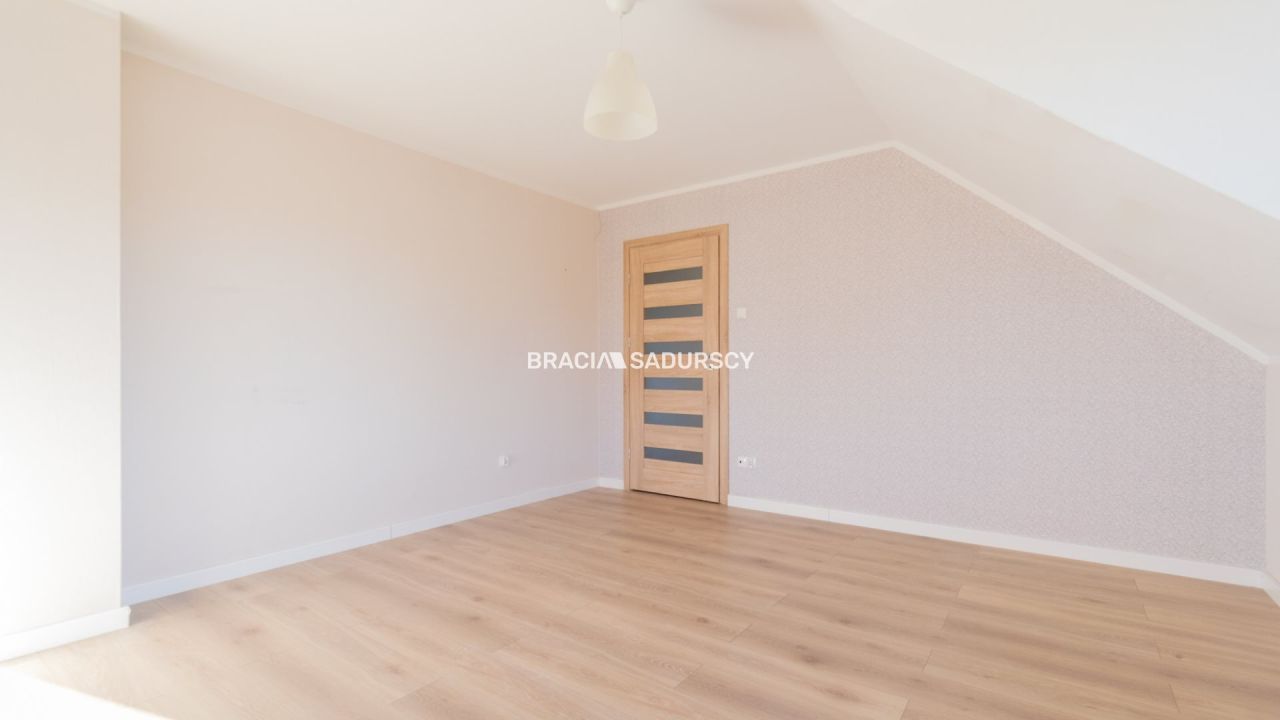 bliźniak, 6 pokoi Wola Luborzycka. Zdjęcie 32