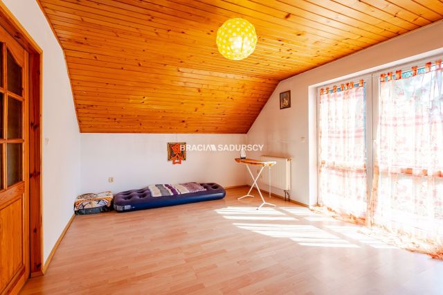 dom wolnostojący, 7 pokoi Kraków Podgórze, ul. Łutnia. Zdjęcie 18