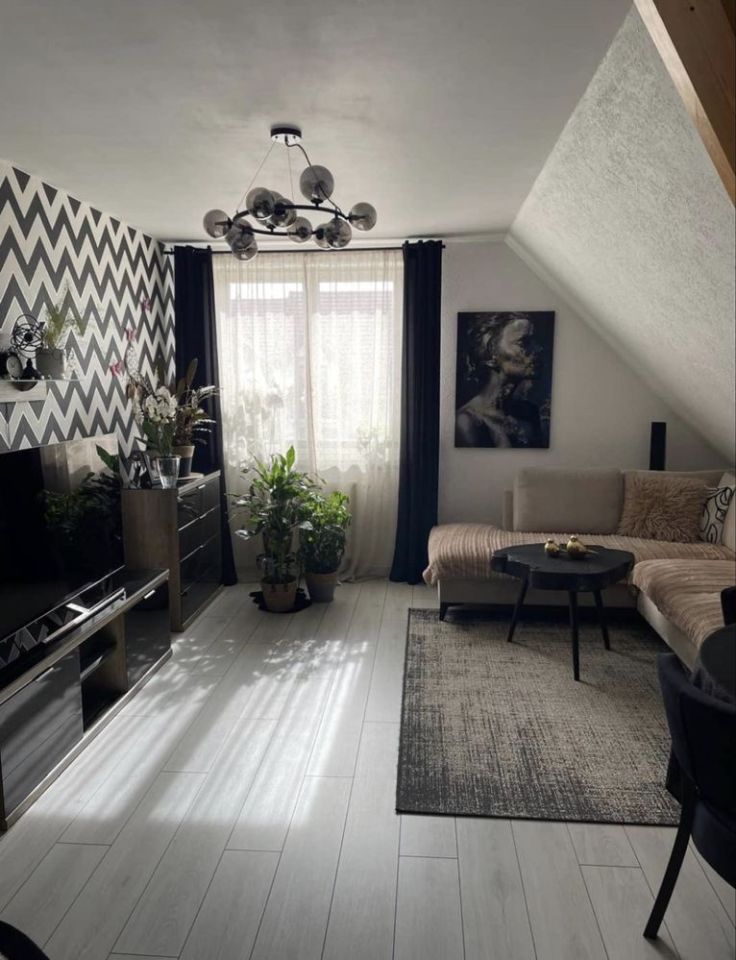 Mieszkanie 4-pokojowe Jelenia Góra Zabobrze, ul. Witolda Małcużyńskiego. Zdjęcie 1