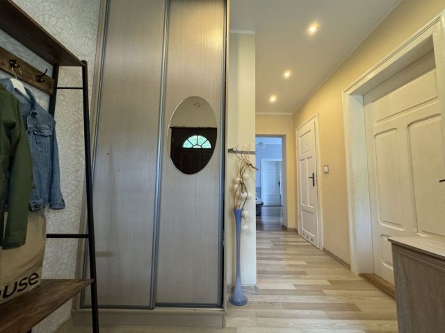 Mieszkanie 3-pokojowe Kromnów. Zdjęcie 6