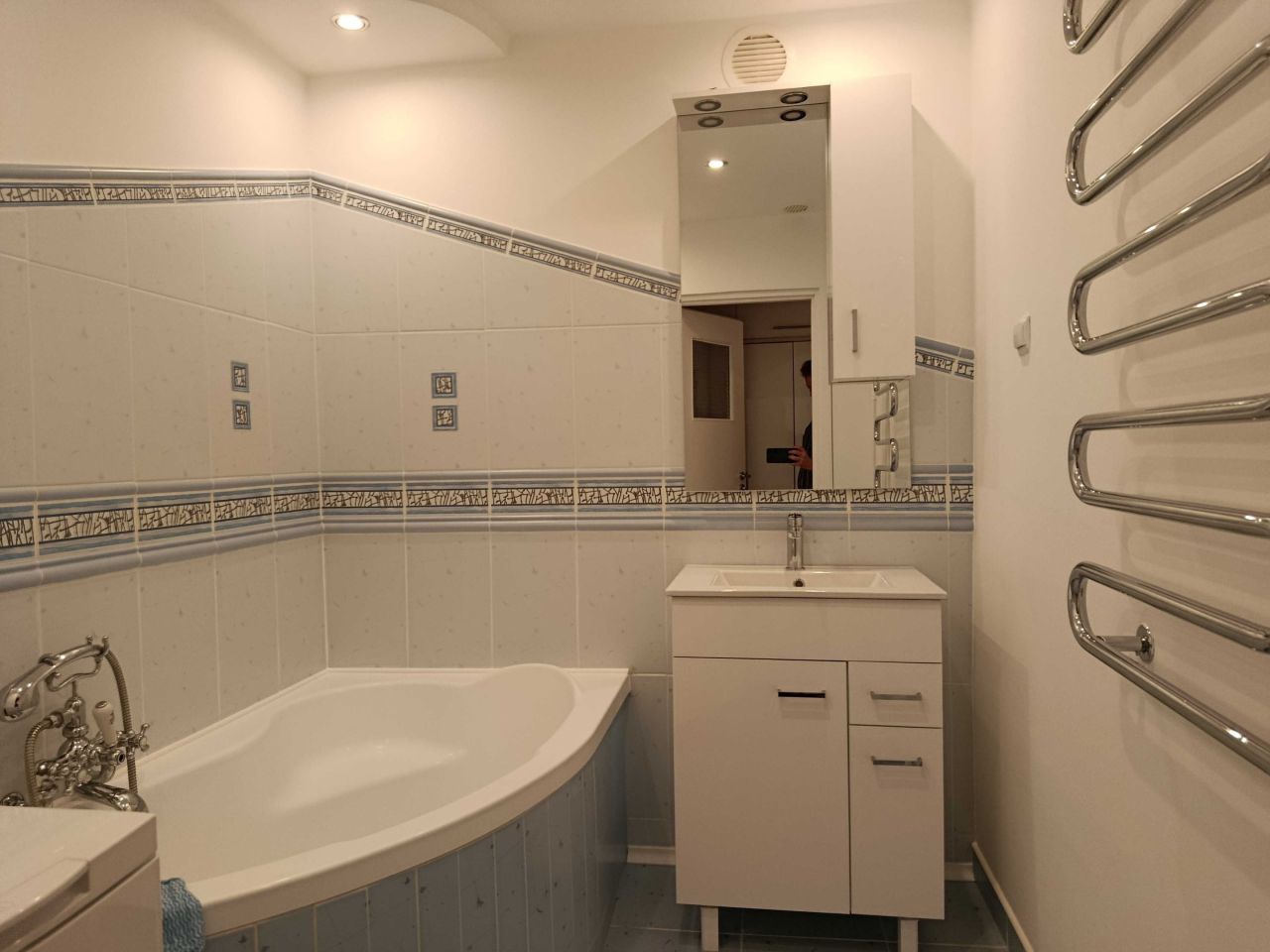 Mieszkanie 3-pokojowe Legnica, ul. Rzemieślnicza. Zdjęcie 3