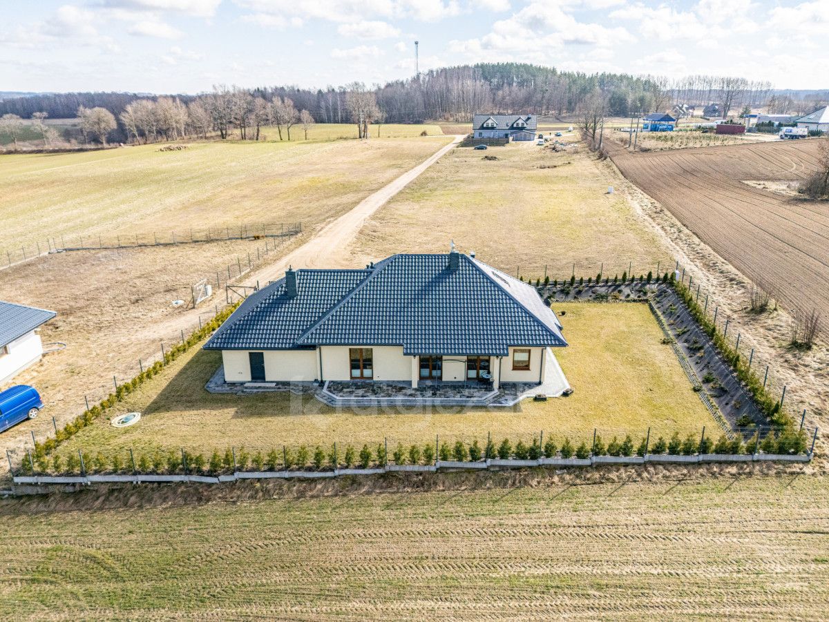 dom wolnostojący, 4 pokoje Strzepcz. Zdjęcie 2