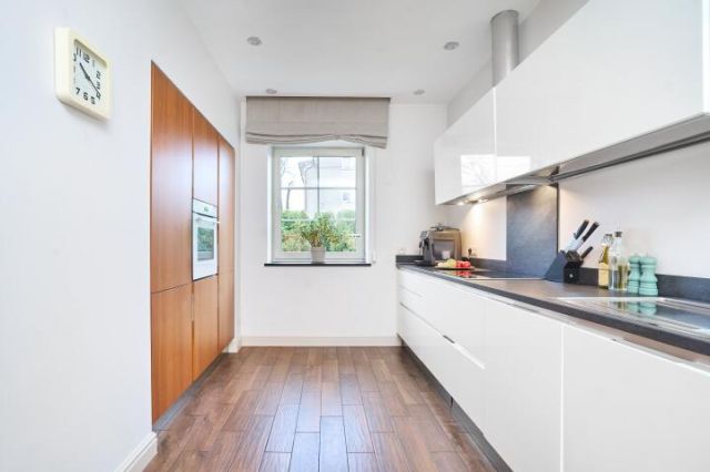 dom wolnostojący, 7 pokoi Warszawa Wawer. Zdjęcie 2