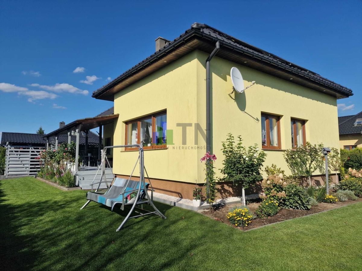 dom wolnostojący, 4 pokoje Czernica. Zdjęcie 2