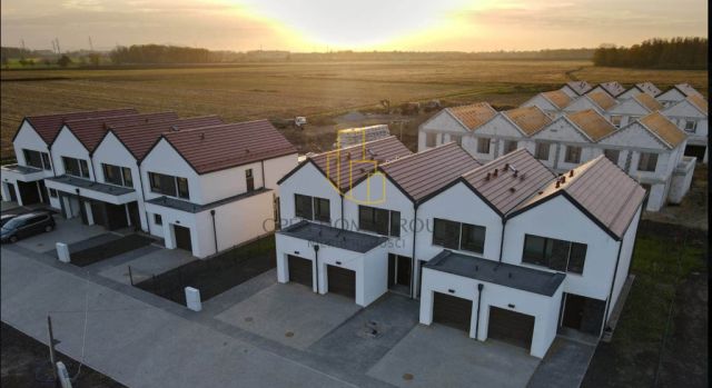 dom szeregowy, 5 pokoi Bielany Wrocławskie. Zdjęcie 2