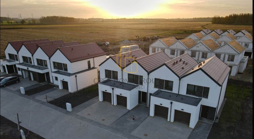 dom szeregowy, 5 pokoi Bielany Wrocławskie. Zdjęcie 2