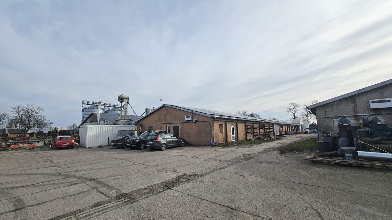 Hala/magazyn Kusowo. Zdjęcie 2