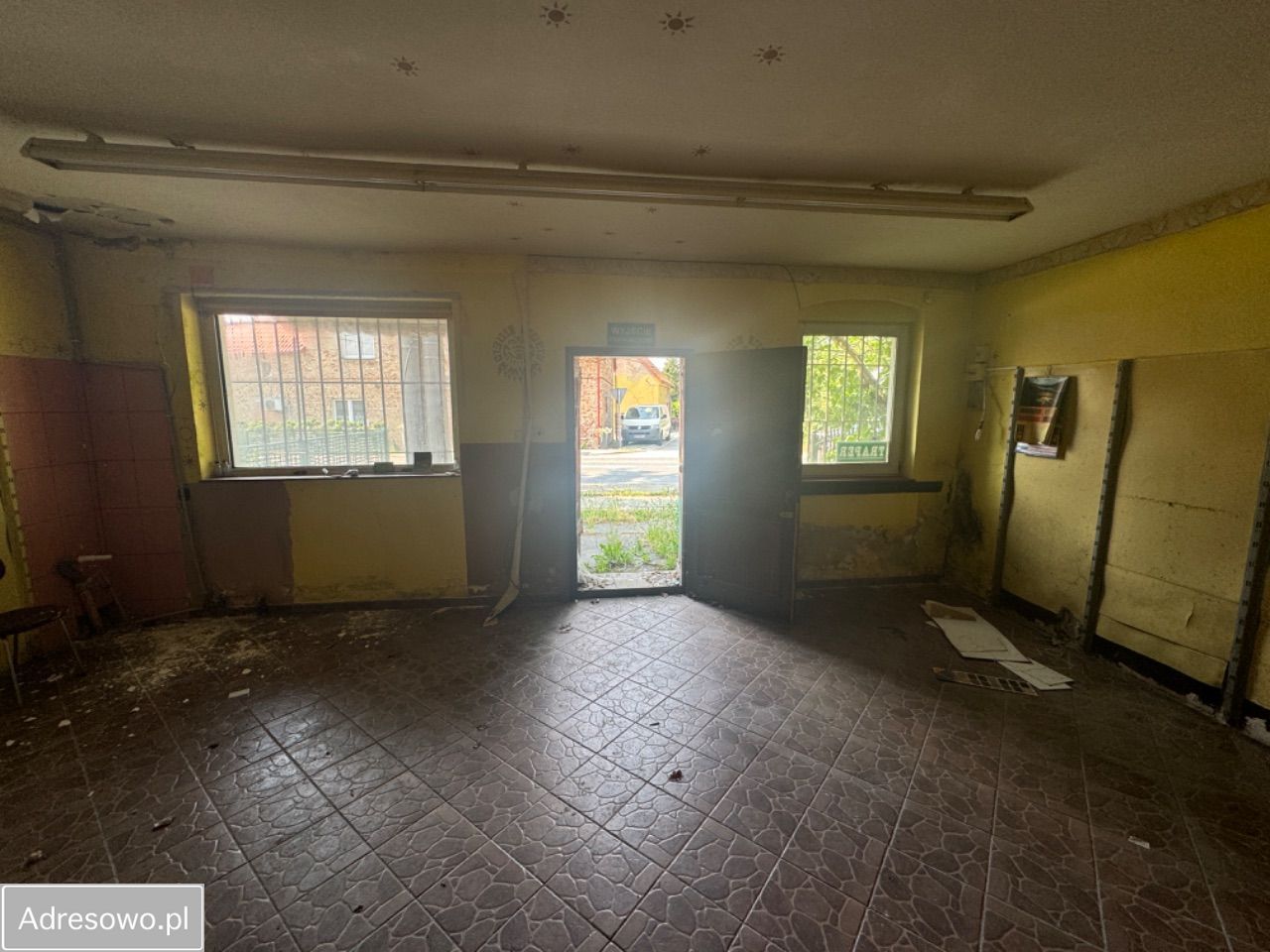 Lokal Żórawina, al. Niepodległości. Zdjęcie 4