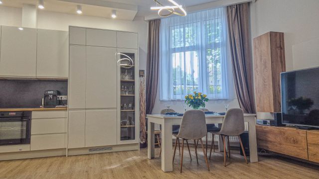 Mieszkanie 3-pokojowe Jelenia Góra Centrum, ul. Jana Matejki. Zdjęcie 1