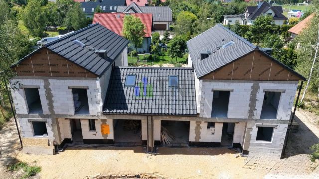 bliźniak, 6 pokoi Lutynia, ul. Fiołkowa. Zdjęcie 1