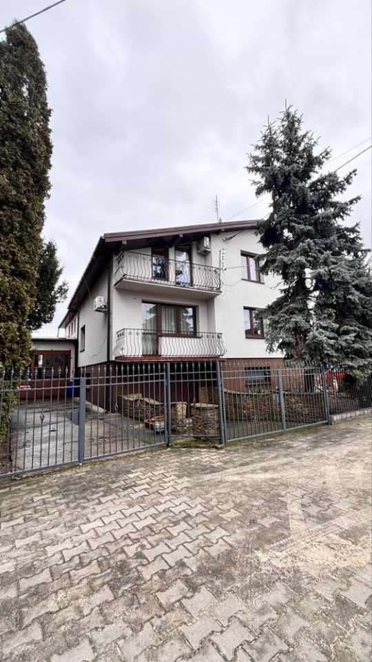 dom wolnostojący, 5 pokoi Łowicz. Zdjęcie 1
