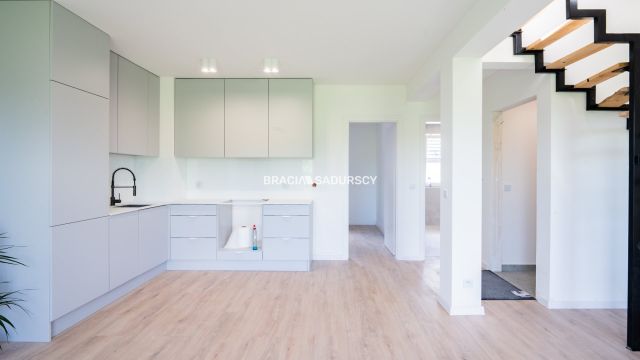 Mieszkanie 4-pokojowe Strumiany. Zdjęcie 4