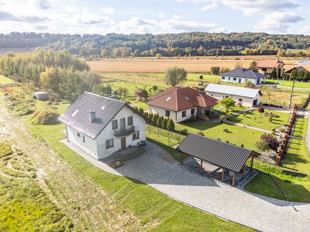dom wolnostojący, 4 pokoje Kossowa Ulica. Zdjęcie 1