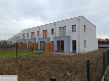 dom szeregowy, 4 pokoje Września, ul. Gwiaździsta. Zdjęcie 1