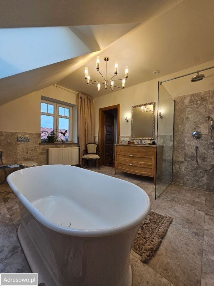 dworek, 6 pokoi Modliny. Zdjęcie 17