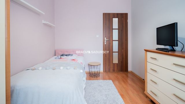 Mieszkanie 3-pokojowe Kraków Nowa Huta, os. Teatralne. Zdjęcie 3