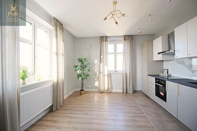 Mieszkanie 3-pokojowe Poznań Łazarz, ul. Andrzeja i Władysława Niegolewskich. Zdjęcie 1