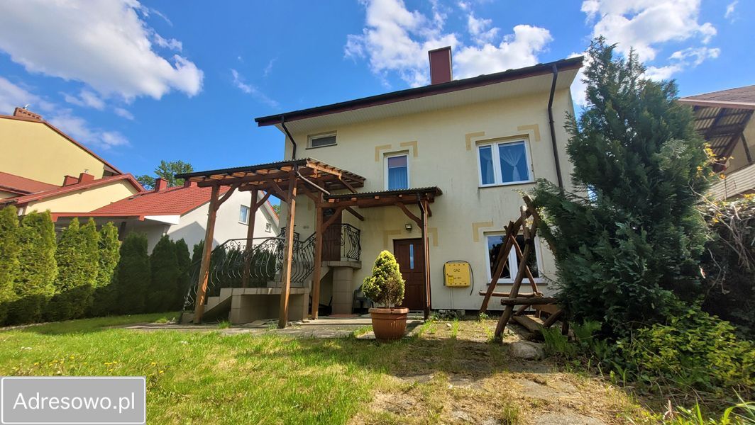 dom wolnostojący, 7 pokoi Busko-Zdrój, ul. Szymona Starkiewicza. Zdjęcie 2