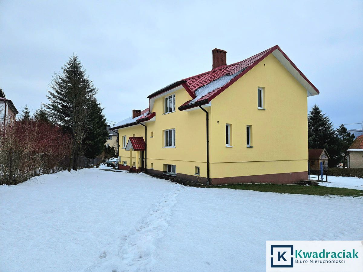 dom wolnostojący, 8 pokoi Ustrzyki Dolne, ul. Lotników. Zdjęcie 2
