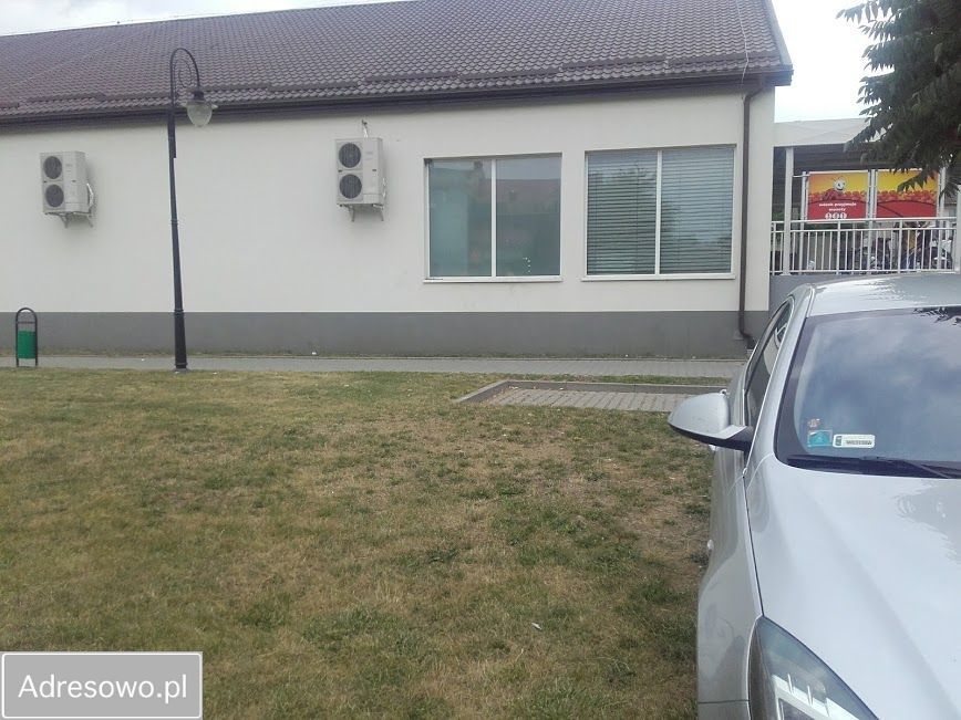 dom wolnostojący, 5 pokoi Ożarów, pl. Wolności. Zdjęcie 4