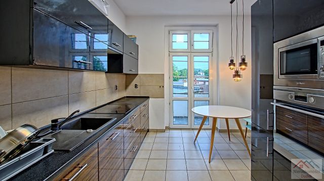 Mieszkanie 5-pokojowe Jelenia Góra, ul. Wolności. Zdjęcie 1