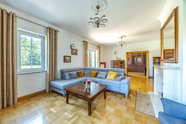 dom wolnostojący, 11 pokoi Michałowice, -. Zdjęcie 7
