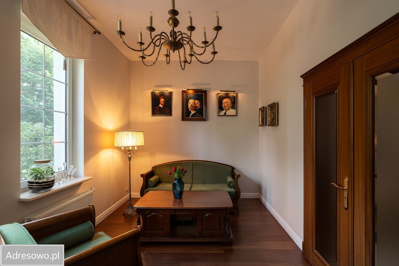 dom wolnostojący, 6 pokoi Chyby. Zdjęcie 7