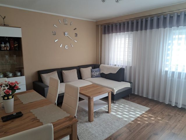 Mieszkanie 3-pokojowe Jelcz-Laskowice. Zdjęcie 1