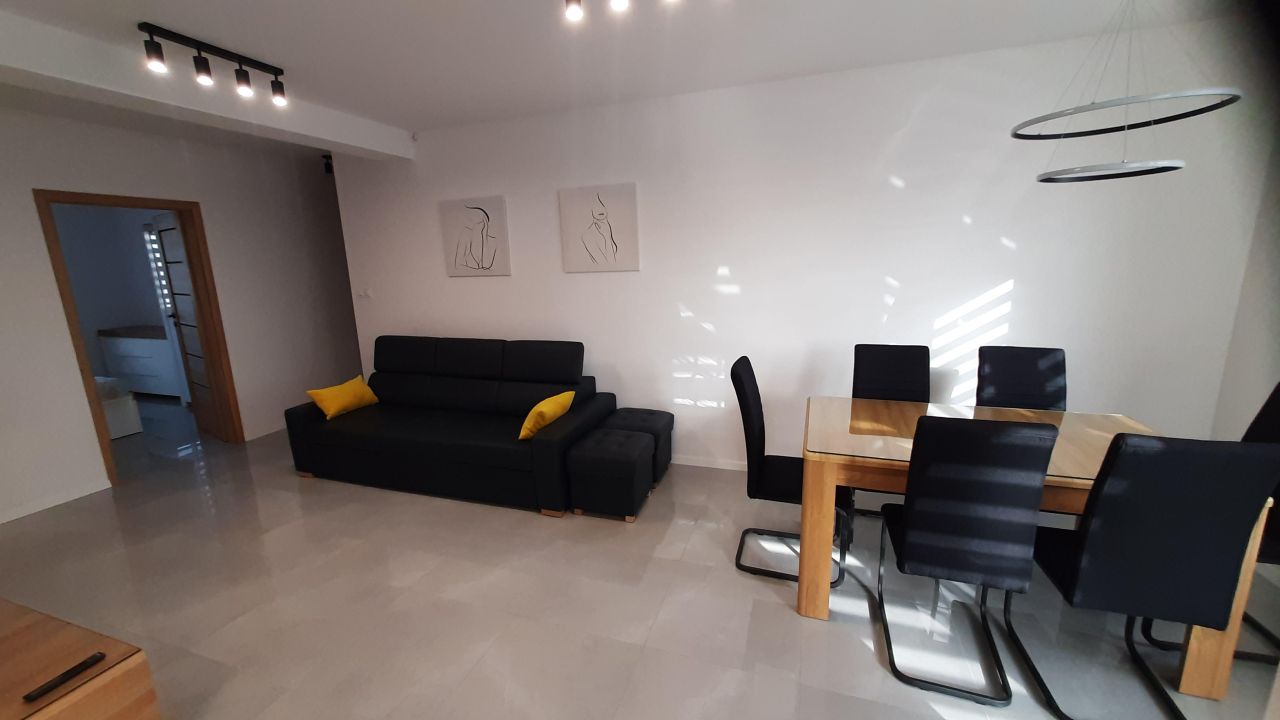 Mieszkanie 3-pokojowe Rzeszów Staromieście, ul. Antoniego Gromskiego. Zdjęcie 2