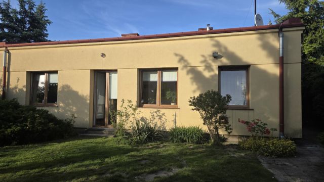 dom wolnostojący, 2 pokoje Chylice-Kolonia, ul. Pomorska. Zdjęcie 1