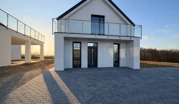 dom wolnostojący, 5 pokoi Rzeszów, ul. Rodzinna