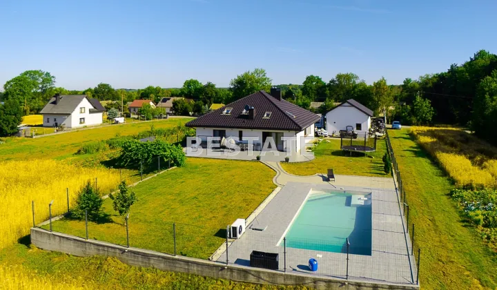 dom wolnostojący, 6 pokoi Lipiny