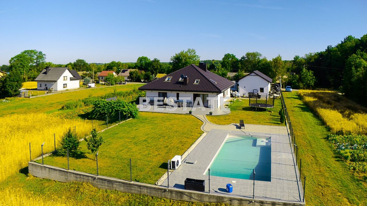 dom wolnostojący, 6 pokoi Lipiny