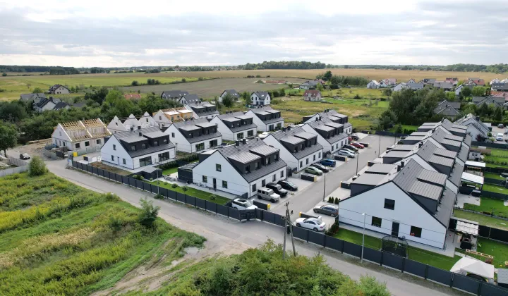bliźniak, 6 pokoi Pisarzowice, ul. Tęczowa