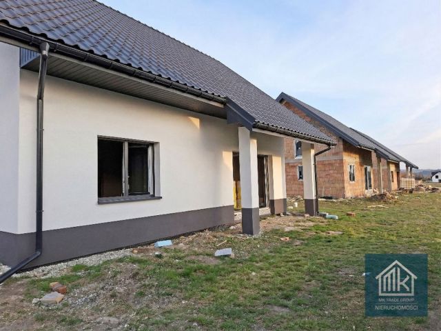 dom wolnostojący, 5 pokoi Kłaj. Zdjęcie 2