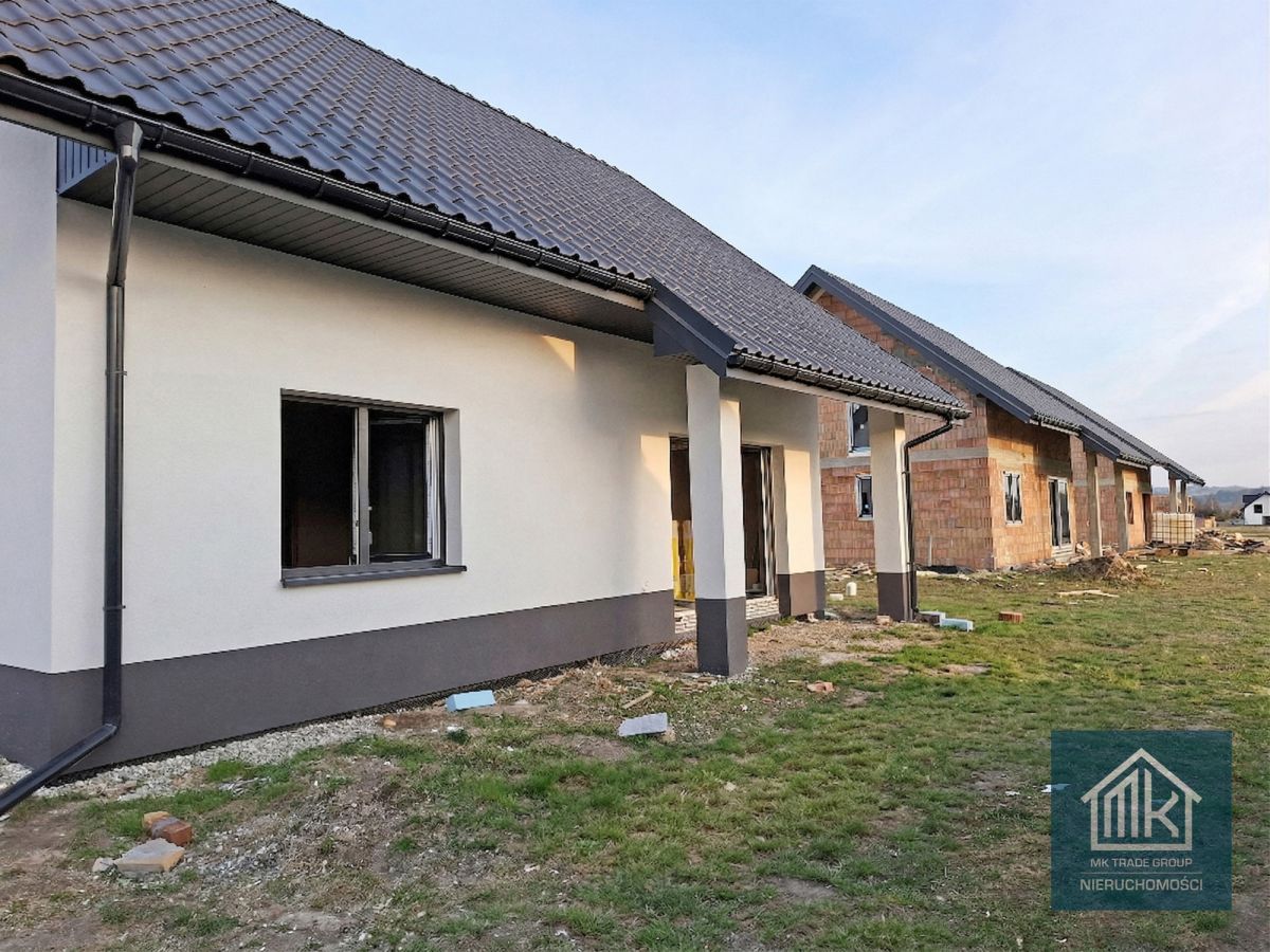 dom wolnostojący, 5 pokoi Kłaj. Zdjęcie 2