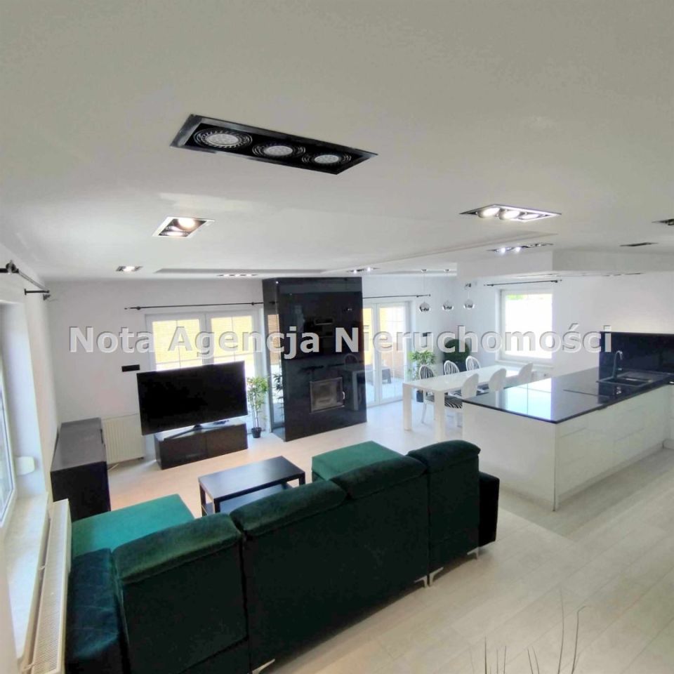 dom wolnostojący, 7 pokoi Wałbrzych Konradów. Zdjęcie 2