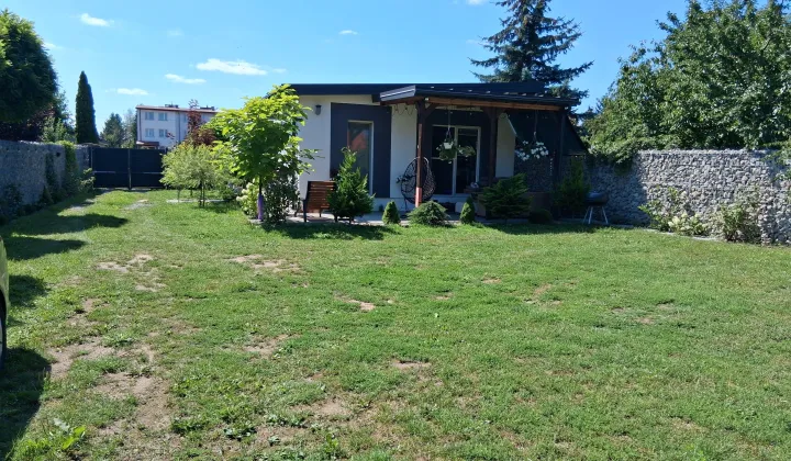 dom wolnostojący, 2 pokoje Radom Kaptur, Sarnia  8a