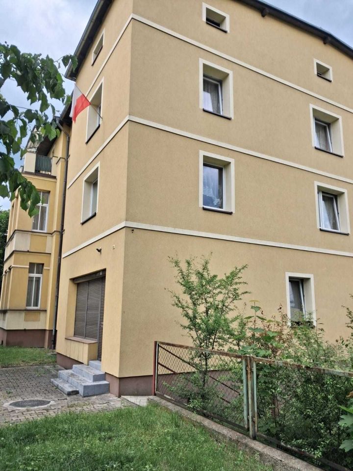 Mieszkanie 3-pokojowe Jelenia Góra Centrum, ul. Powstańców Wielkopolskich. Zdjęcie 1