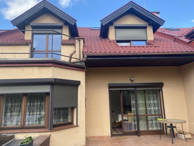 dom szeregowy, 7 pokoi Leszno, ul. Francuska. Zdjęcie 2
