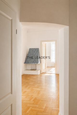 Mieszkanie 3-pokojowe Warszawa Śródmieście, ul. Chmielna. Zdjęcie 4