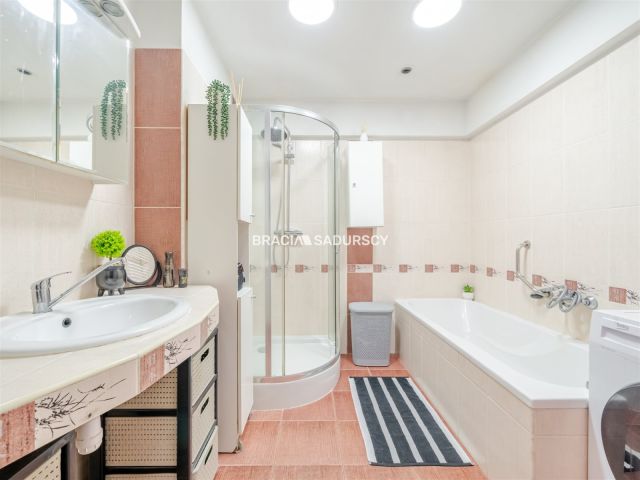 dom wolnostojący, 11 pokoi Kraków Podgórze Duchackie, ul. Nowosądecka. Zdjęcie 8