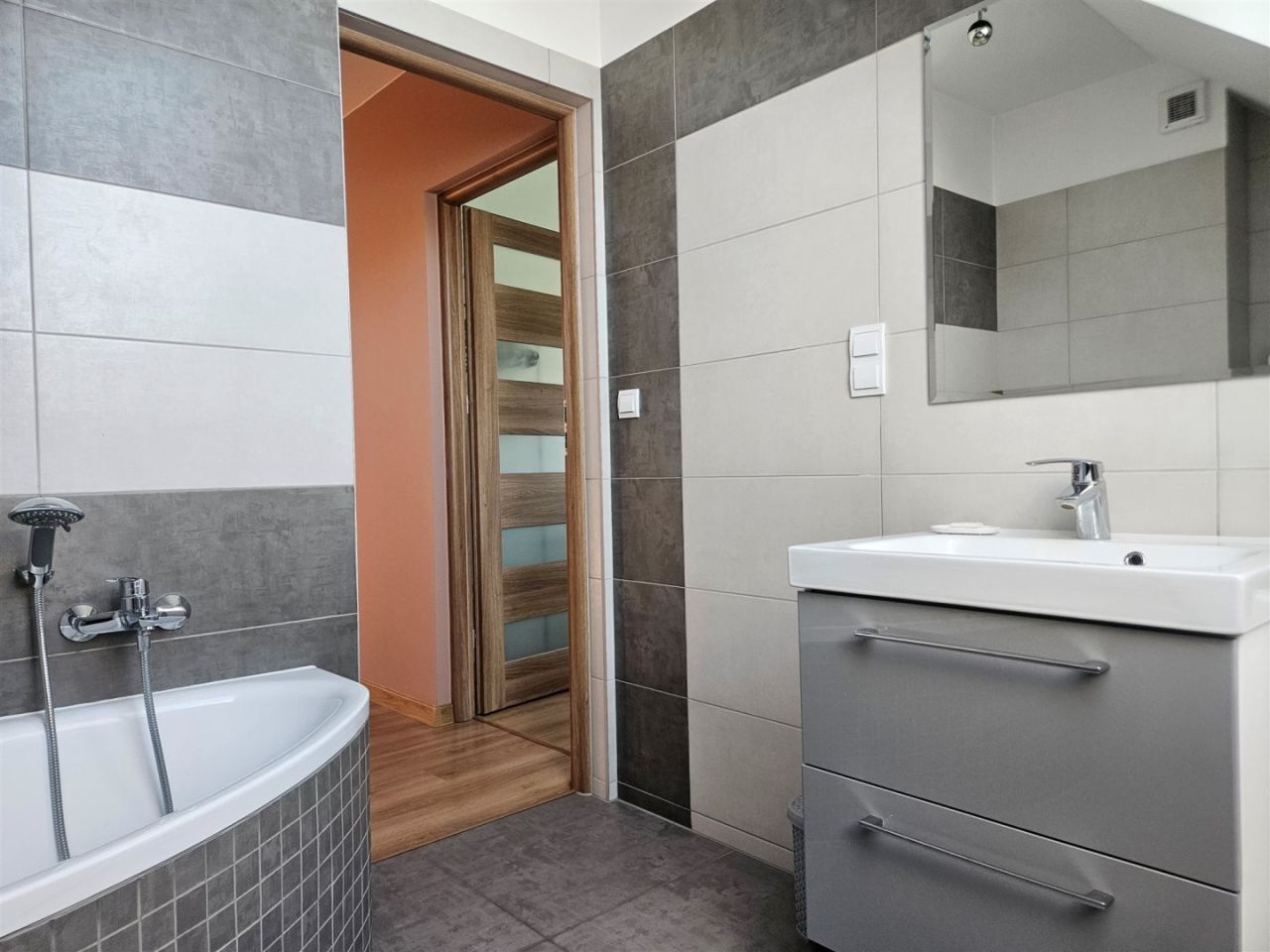 dom wolnostojący, 6 pokoi Świebodzice Ciernie. Zdjęcie 17